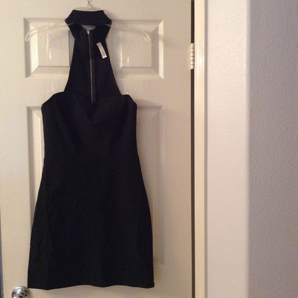 LAST ONE 🌟 “NWOT” Noire La Choker Style Dress